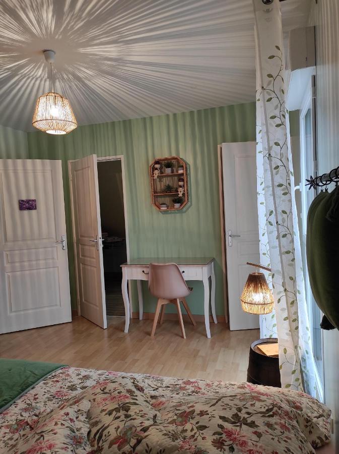 Le Logis Du Livier Hotel Saint-Georges-sur-Layon Szoba fotó