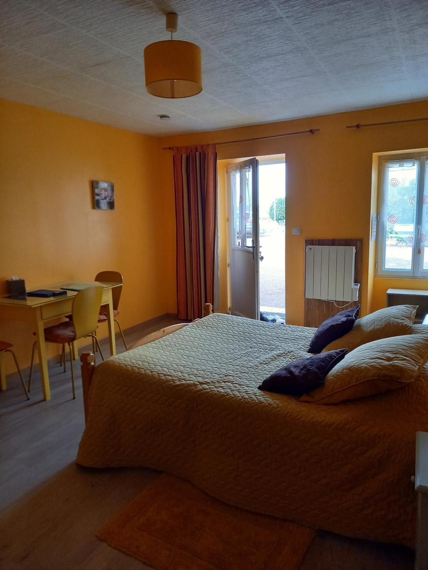 Le Logis Du Livier Hotel Saint-Georges-sur-Layon Szoba fotó